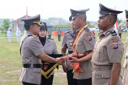 Wakapolda Riau Pimpin Upacara Penutupan Diktukba Polri Gel I TA 2023 di SPN Polda Riau